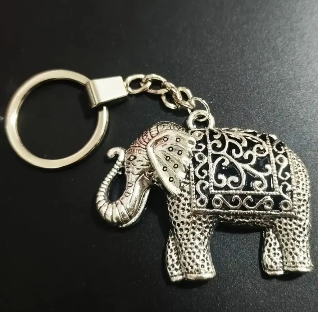 Llavero de elefante de la suerte