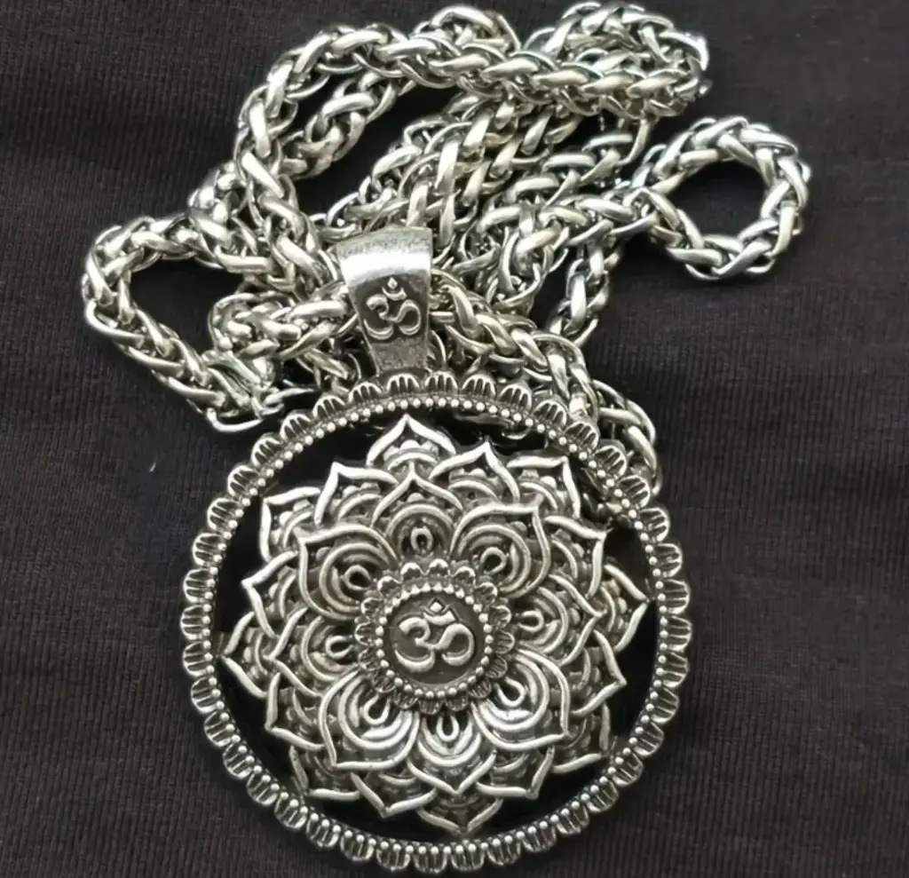 [COLGANTE_00012] Colgante budista Flor de Loto