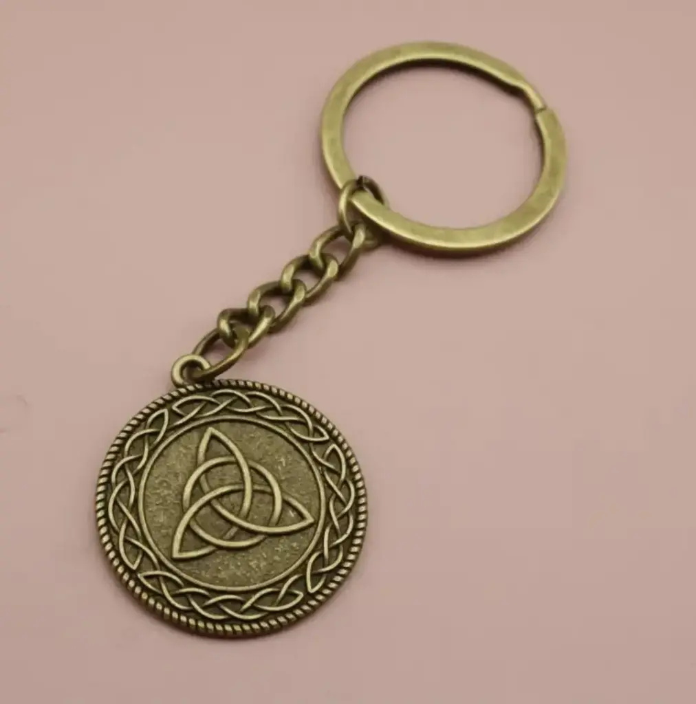 [LLAVERO_00019] Llavero nudo celta color bronce