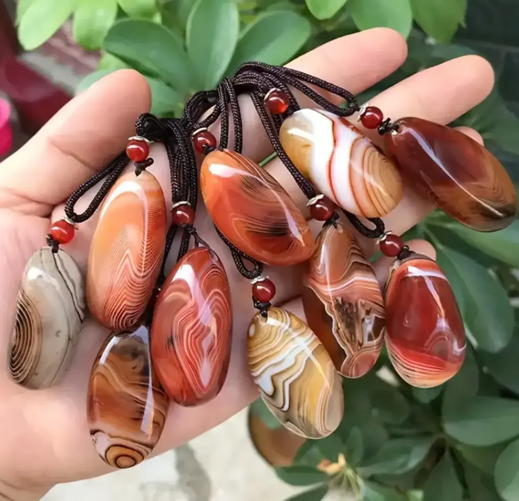 [minerales_00008] Colgante de Ágata roja pulida