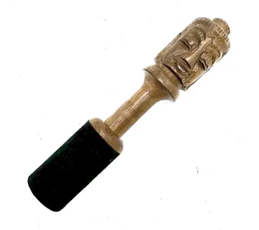 [CUENCO_00006] Palo para cuenco tibetano tallado Buddha 14cm